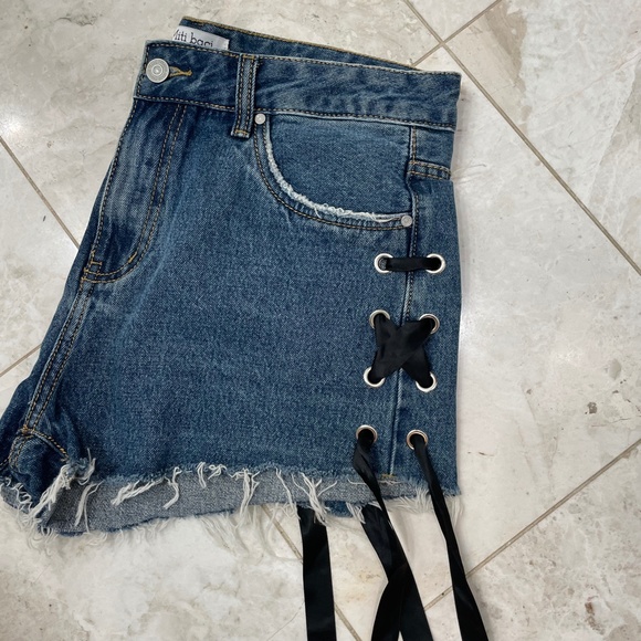 MITI BACI {XL} Jean Shorts Lace-Up Dark Wash NWT - Picture 9 of 9